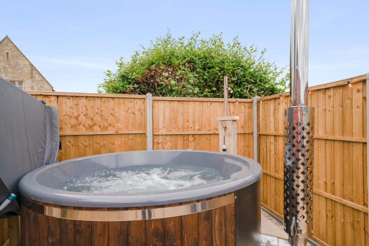 Outbak Shepherds Hut Cheltenham Exterior foto