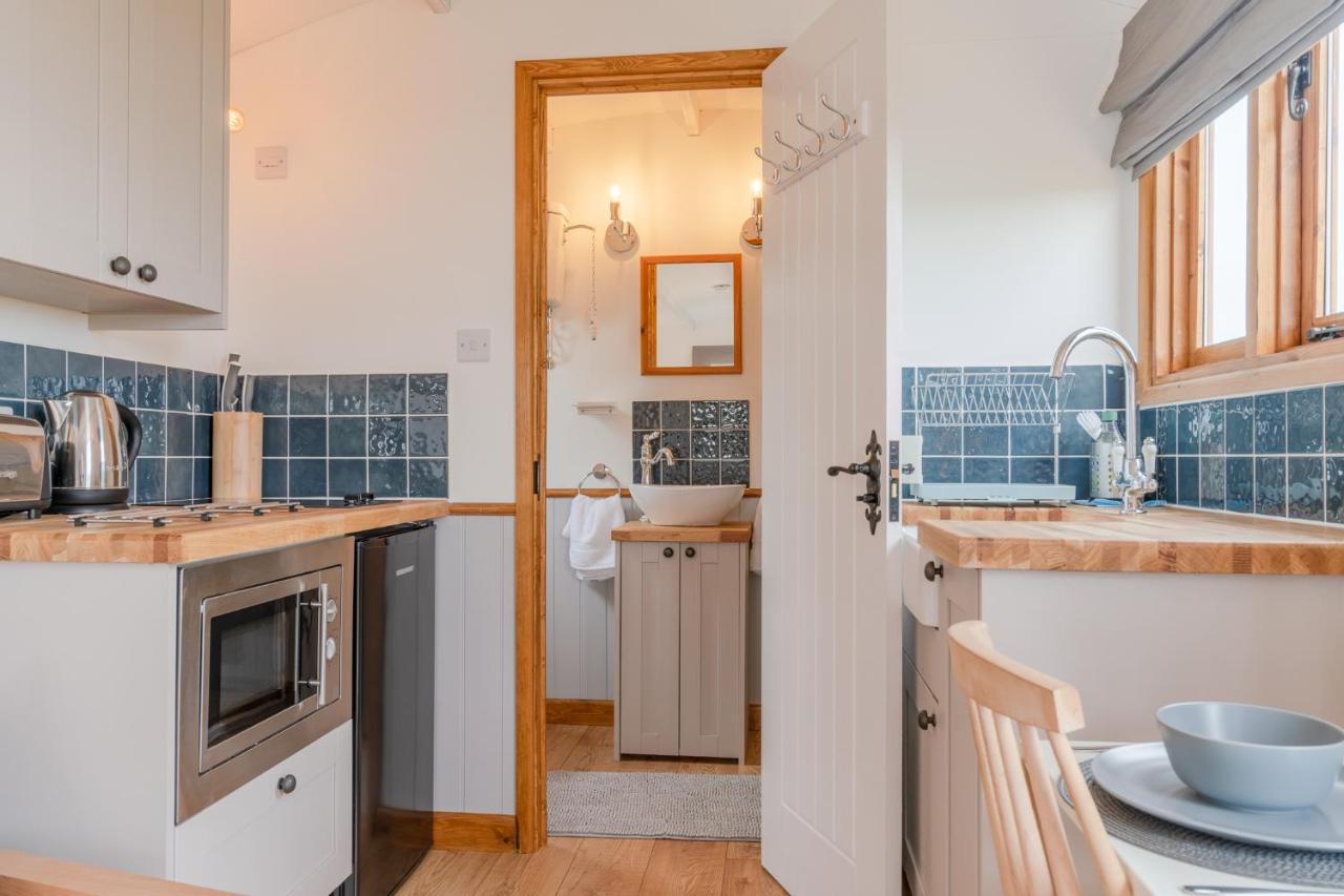 Outbak Shepherds Hut Cheltenham Exterior foto